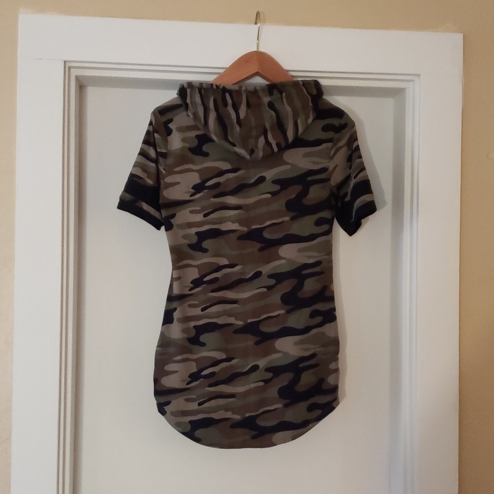 Women's camo, hooded top - Picture 2 of 5